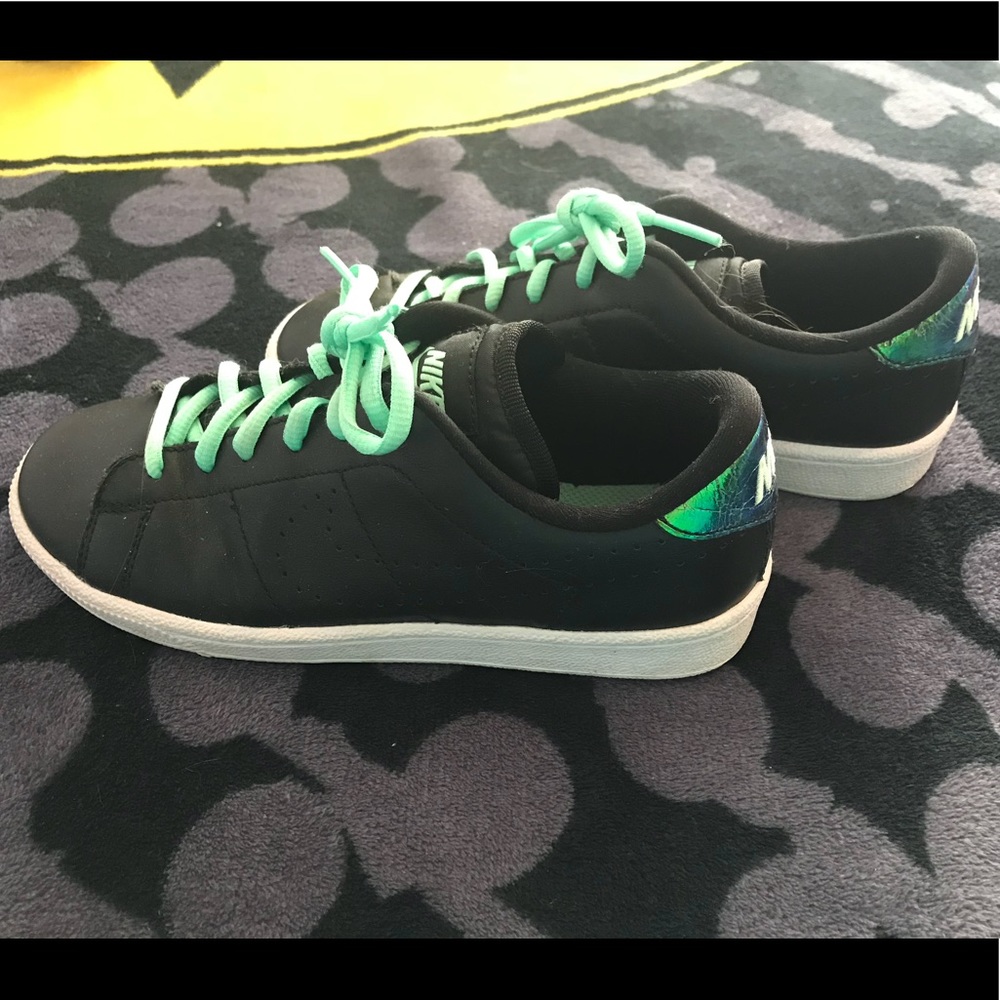 Nike tennis shoes